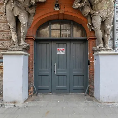 Apartment Pod Herkulesami By Renters Posen